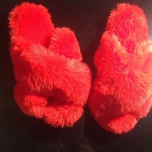 Faux fur slippers